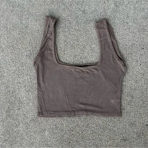 Women’s brown Prettylittlething square neck cropped tank
